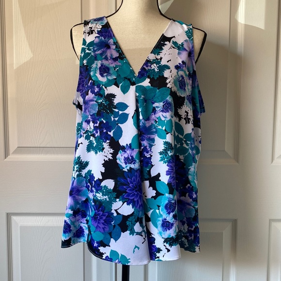 Calvin Klein • Floral Tank - Picture 2 of 10